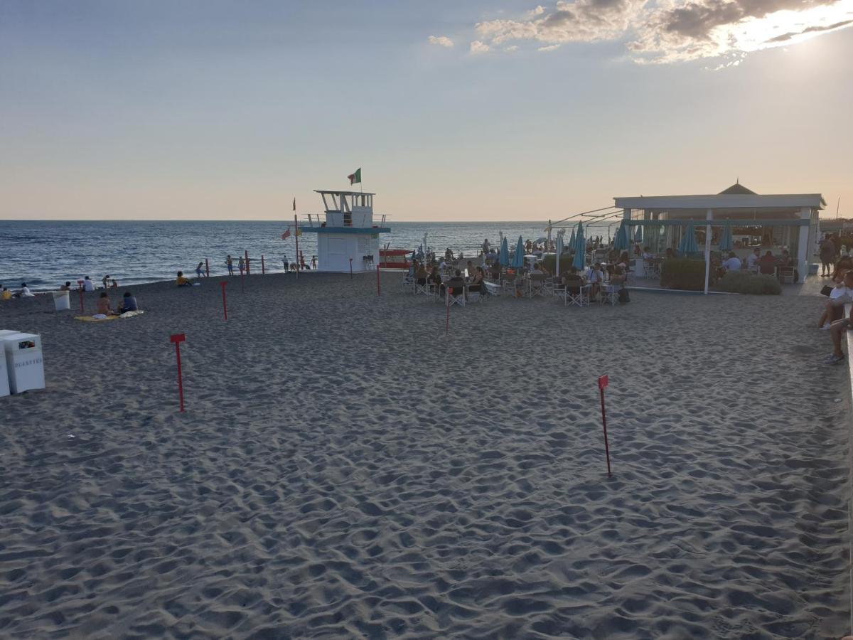 Trilocale Lido Di Roma Διαμέρισμα Λίντο ντι Όστια Εξωτερικό φωτογραφία